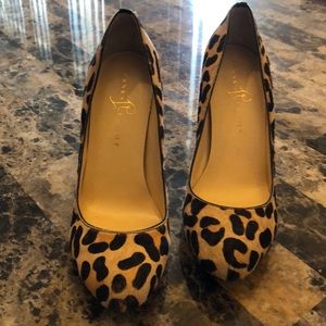 LEOPARD PUMPS!
